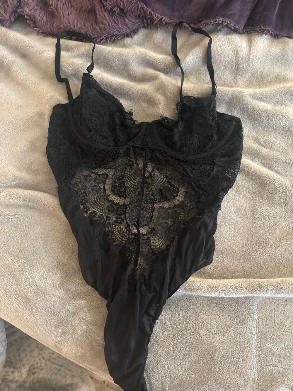 Black Lace Lace-Front Sheer Bodysuit - Aritzia Ten
